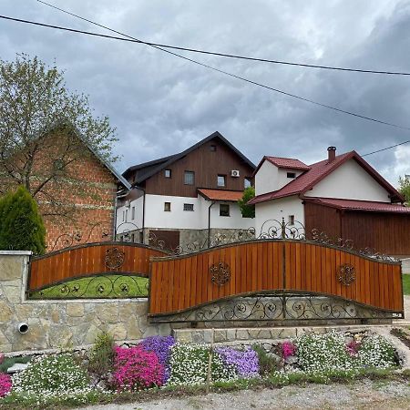 ホテル Ethno House Izvor Vrelo Koreničko エクステリア 写真