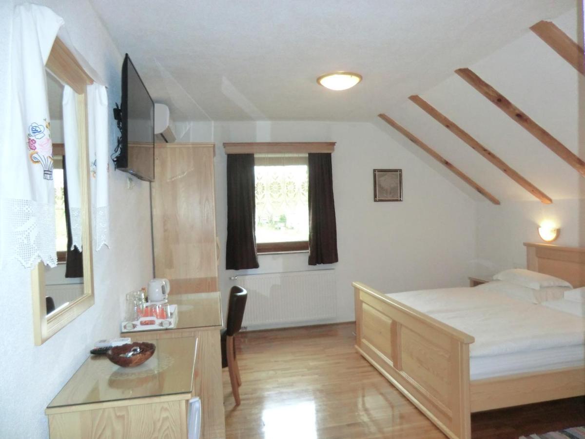 ホテル Ethno House Izvor Vrelo Koreničko エクステリア 写真