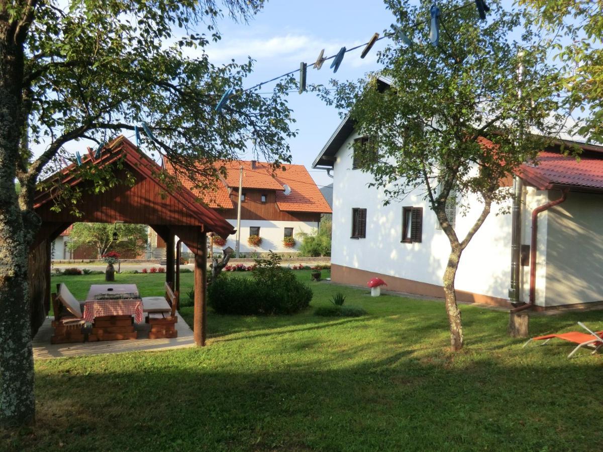 ホテル Ethno House Izvor Vrelo Koreničko エクステリア 写真